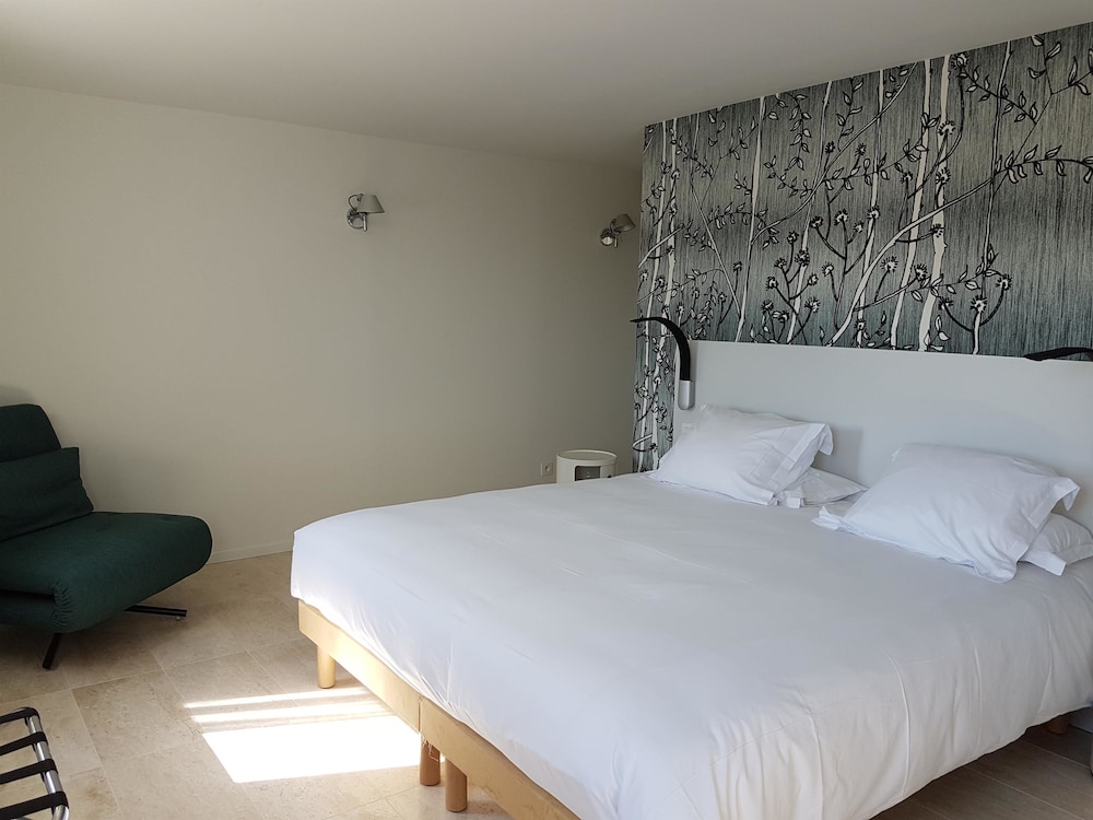 Deluxe Room, 1 Queen Bed, Balcony, Sea View - Photo 3