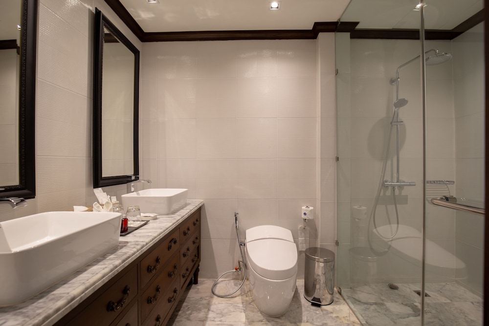 Grand Suite, 1 King Bed, Non Smoking - Photo 10