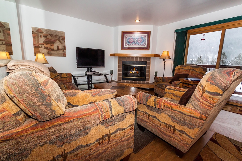 Condo, 2 Bedrooms