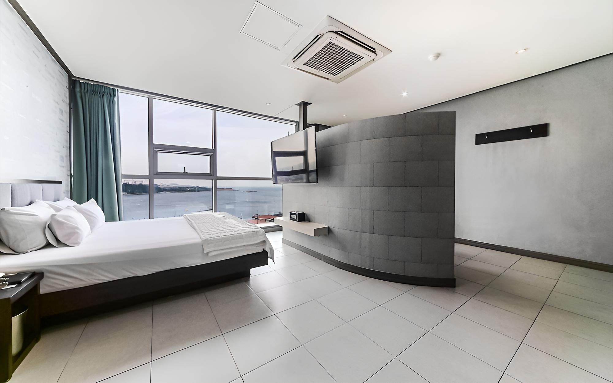Room (VIP European Ocean View) - Photo 9