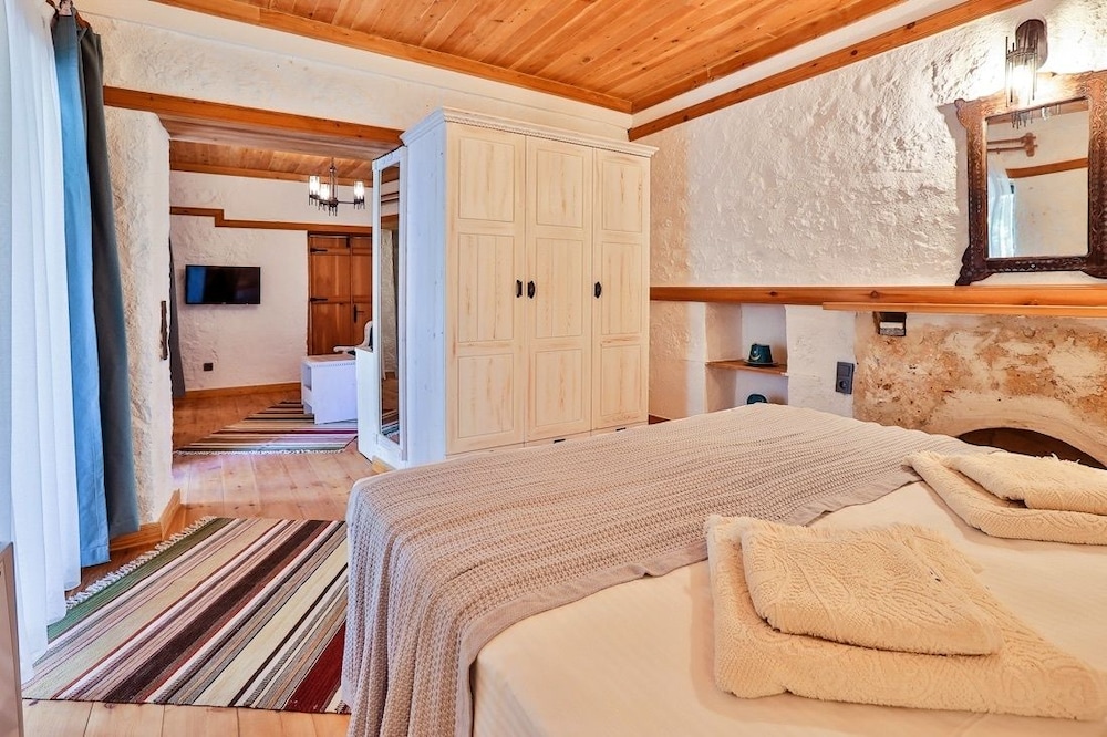 Comfort Room, Partial Sea View (Melissa)