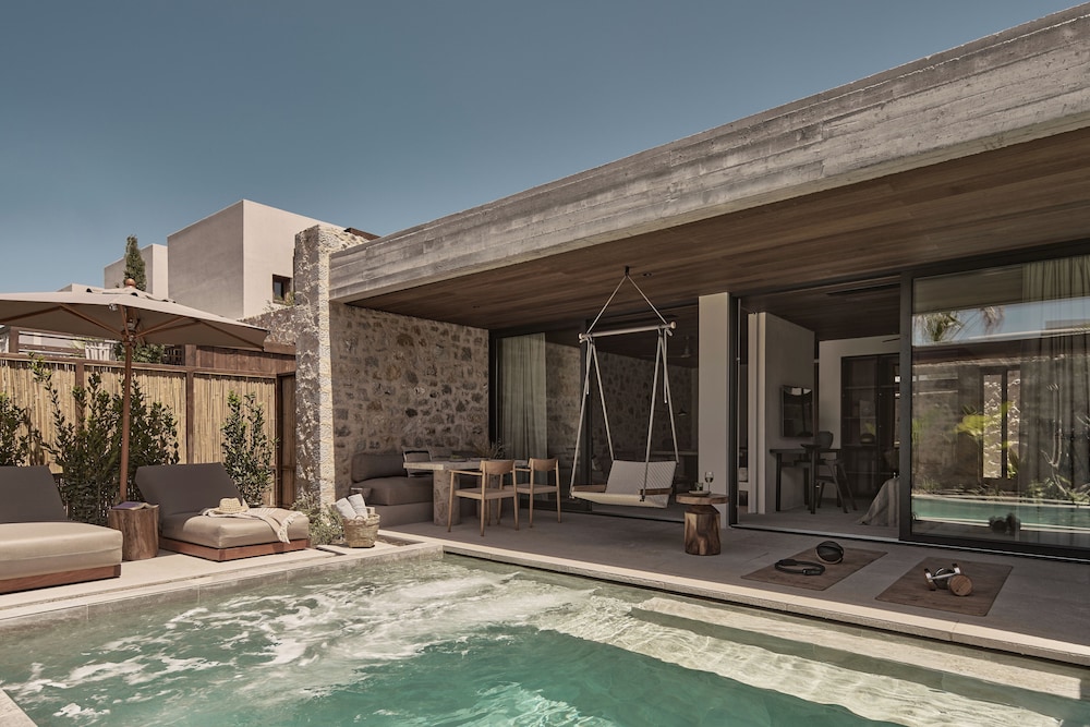 Theros Suite with Private Heated Pool