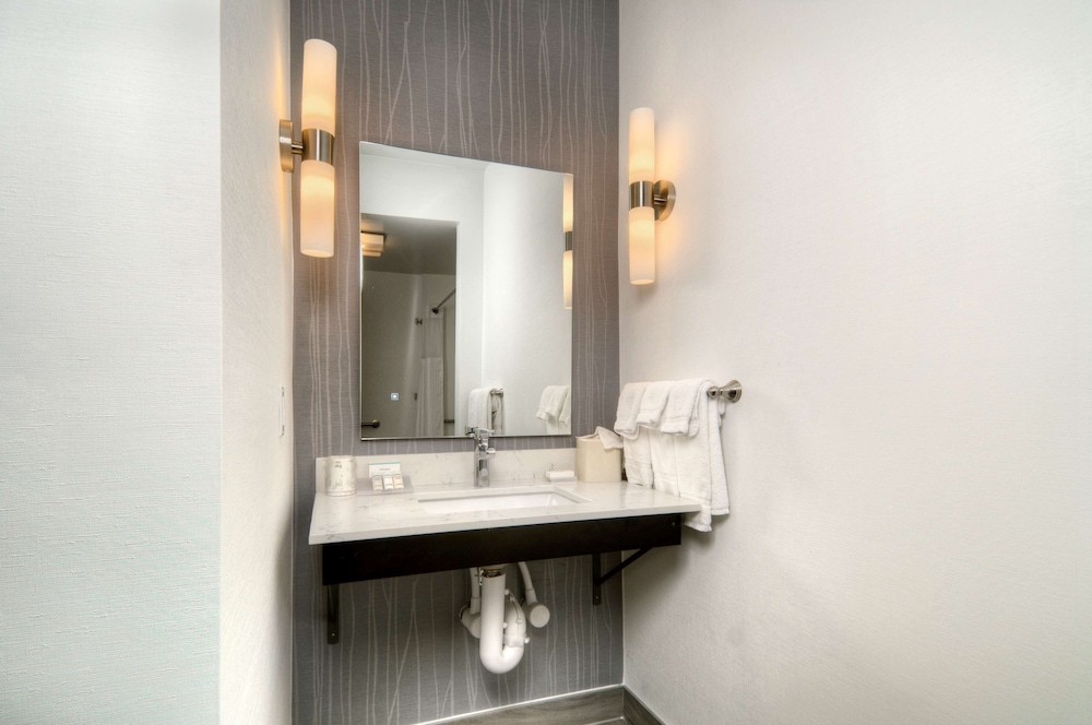 Room, 2 Queen Beds, Accessible (Roll-In Shower) - Photo 6
