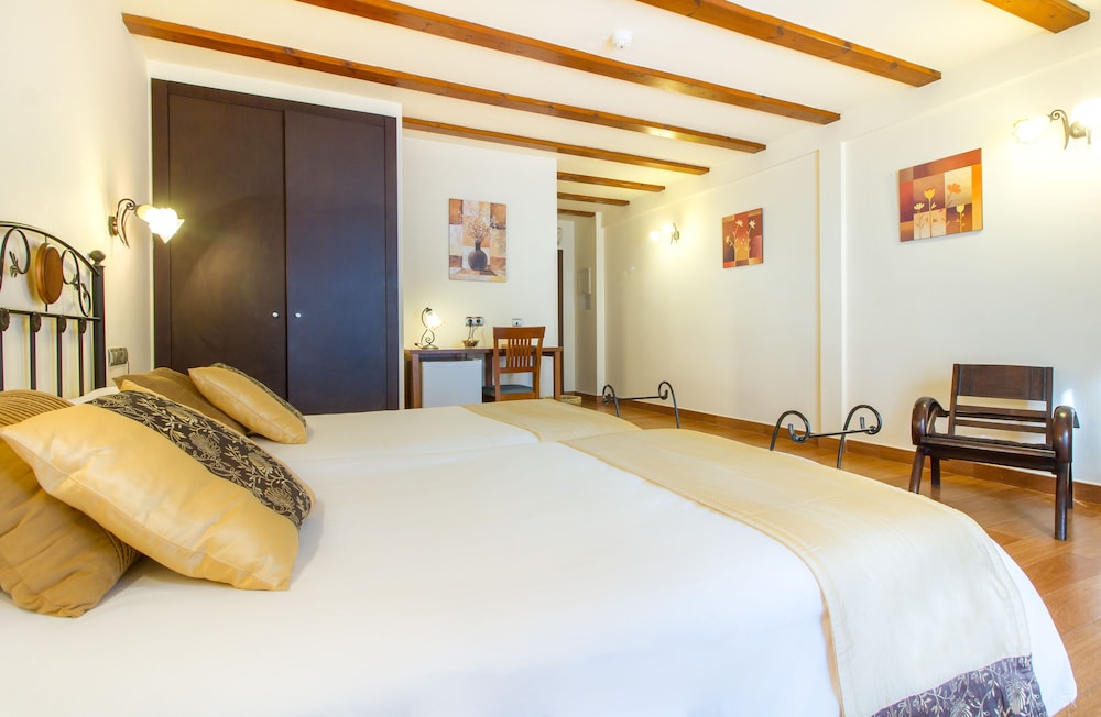 Traditional Twin Room, Balcony - Photo 4