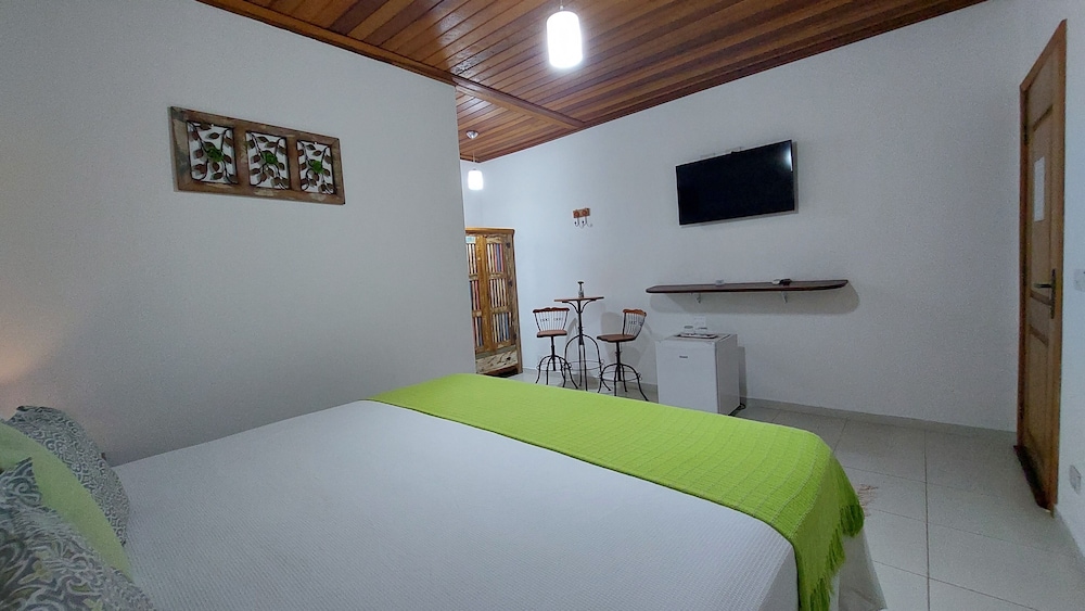 Deluxe Room, 1 King Bed, Non Smoking, Garden View photo 3