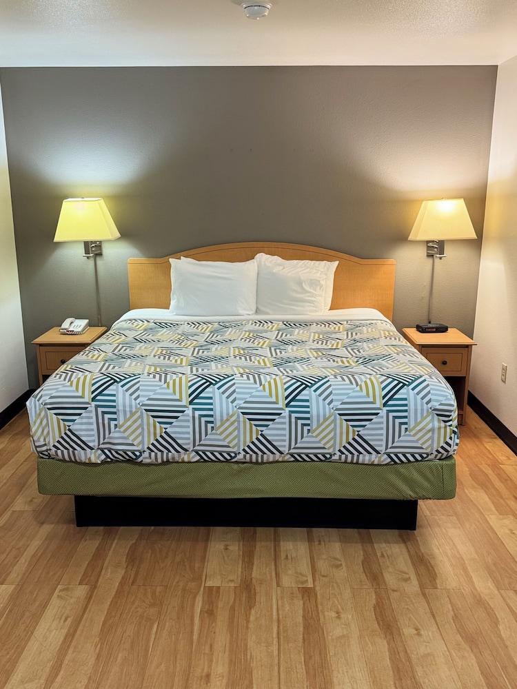 Suite, Multiple Beds, Roll-in Shower, Non Smoking photo 2