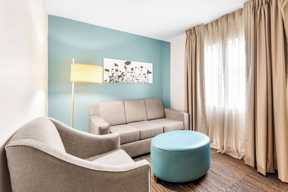 Suite, Multiple Beds, Non Smoking - Photo 8