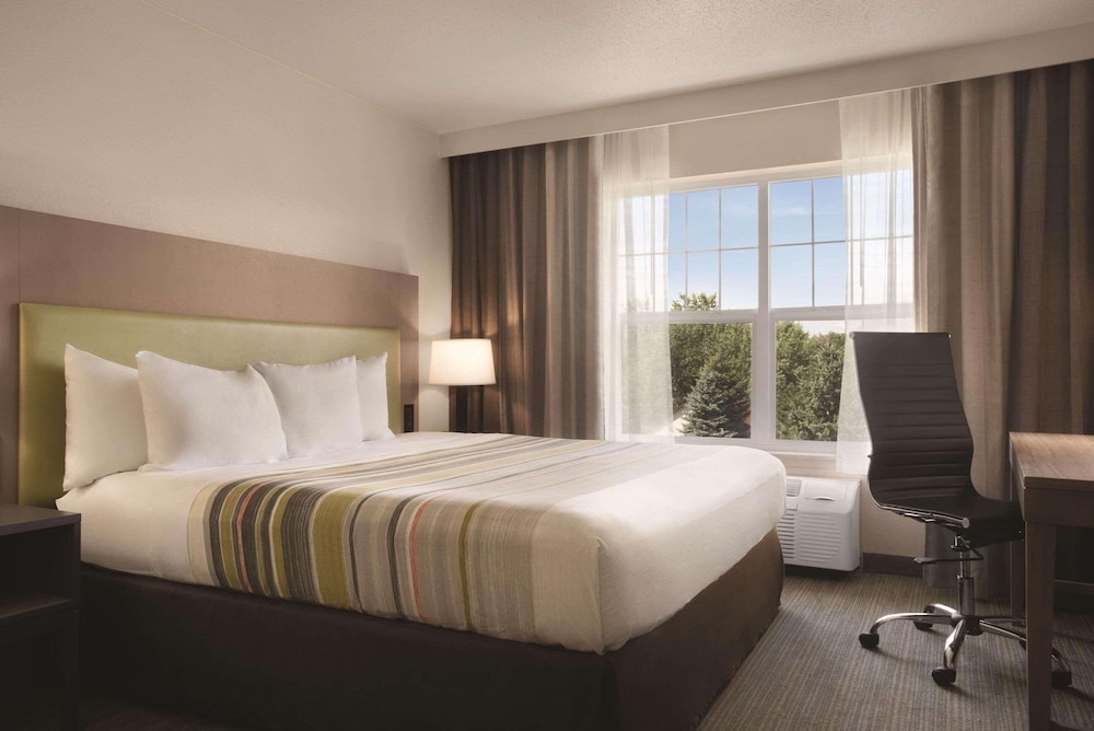 Suite, 1 King Bed, Non Smoking (Extended Stay) - Photo 1