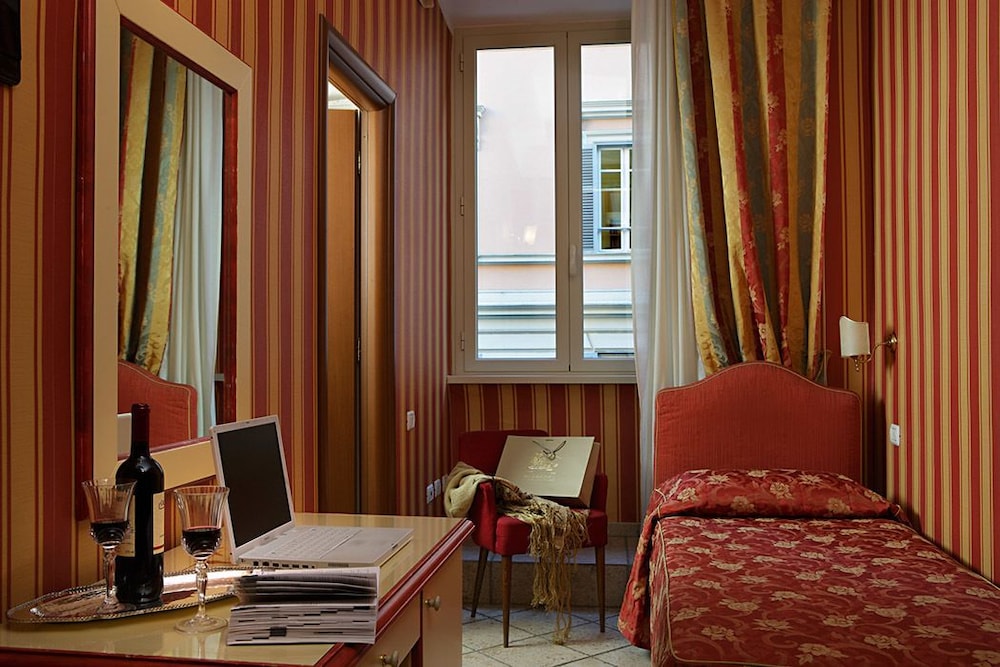 Single Room photo 2