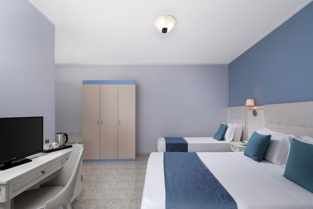 Triple Room, Balcony photo 2