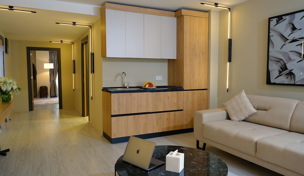 Family Room, 1 Queen Bed with Sofa bed, Non Smoking, City View photo 3