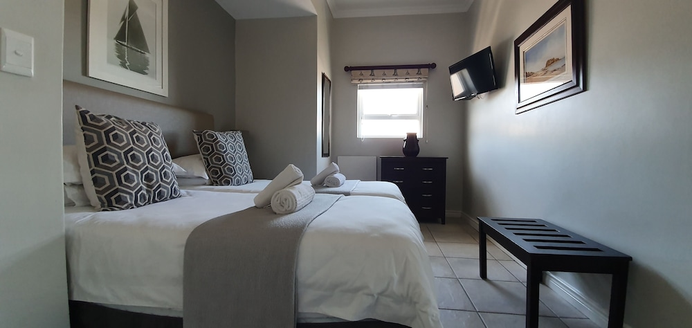 Family Room, 2 Bedrooms, Kitchenette, Ocean View photo 2