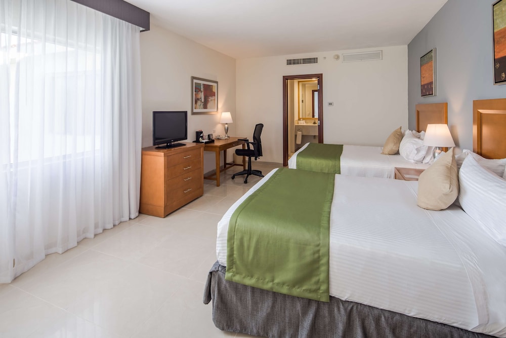 Superior Room, 2 Queen Beds, Non Smoking - Photo 5