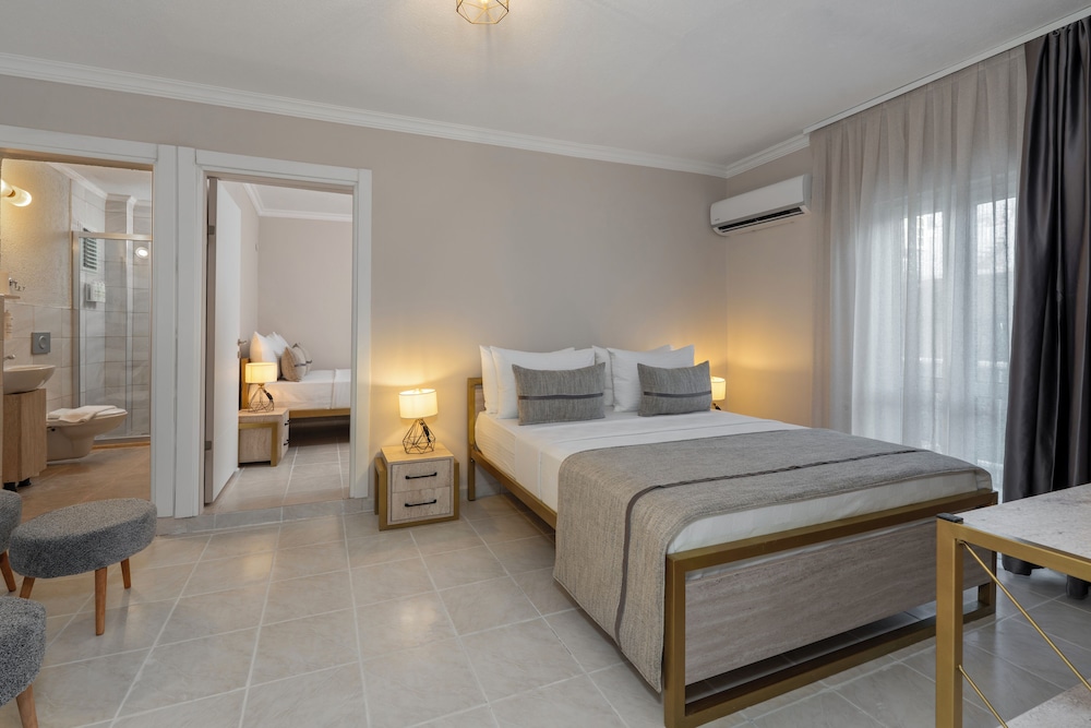 Family Room, 2 Bedrooms