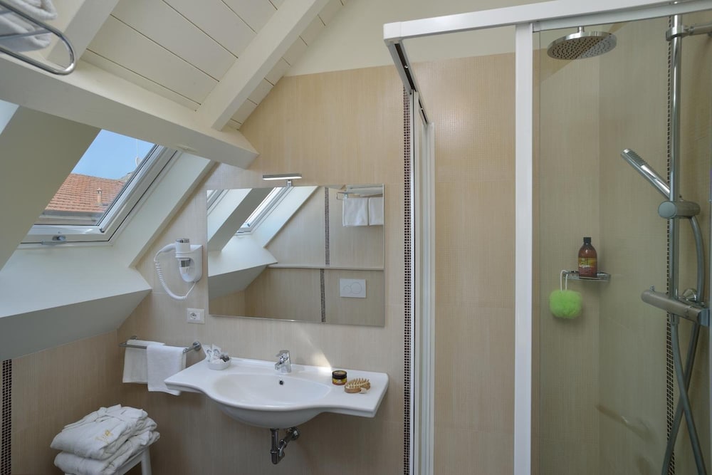 Comfort Double or Twin Room - Photo 9