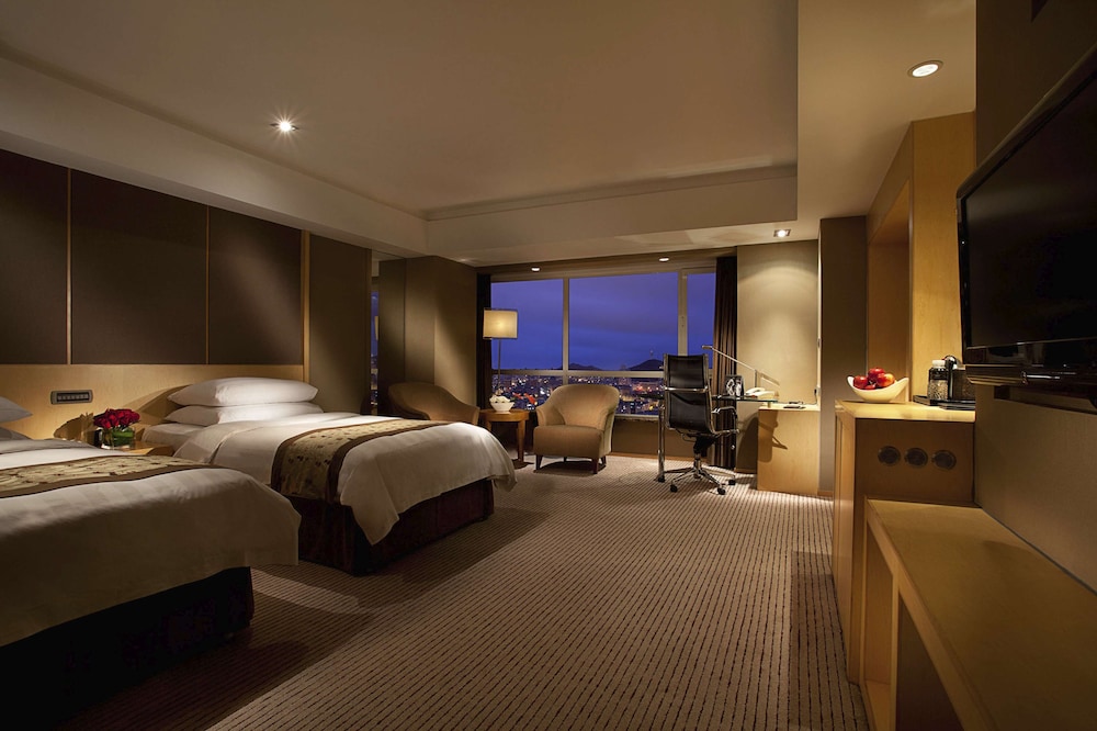 Room, 2 Twin Beds, City View (Deluxe Room Twin)