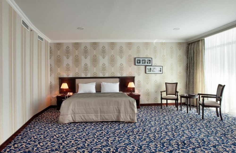 Suite, 1 Queen Bed, Sea View photo 2