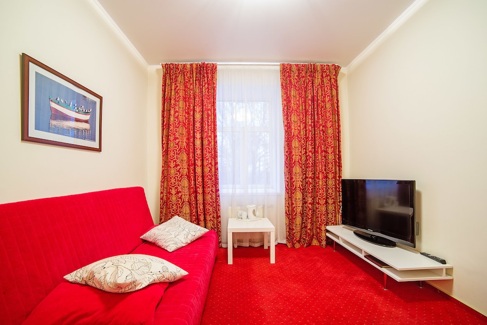 Family Room, 2 Bedrooms