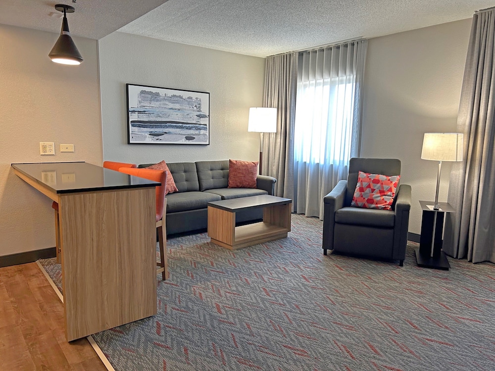 Suite, 2 Bedrooms - Photo 7