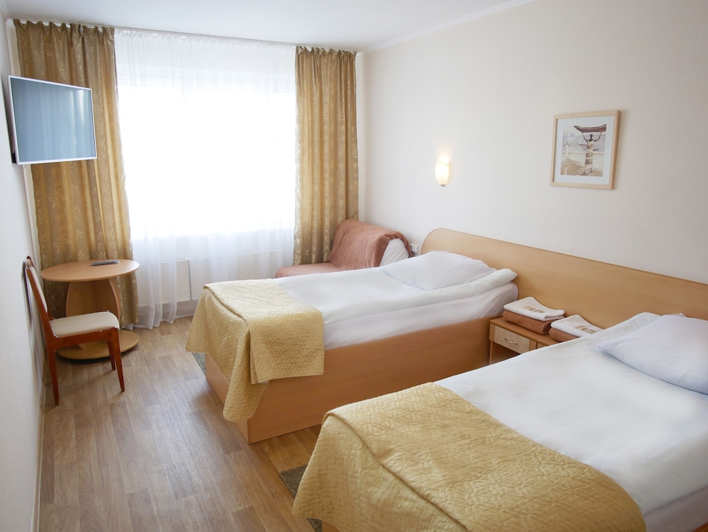 Economy Twin Room photo 3