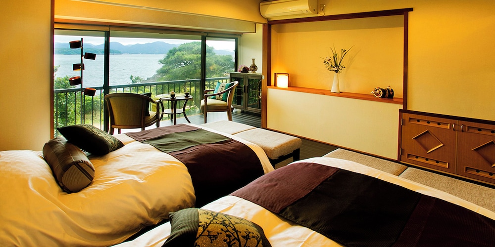 Superior Twin Room, Non Smoking, Bathtub