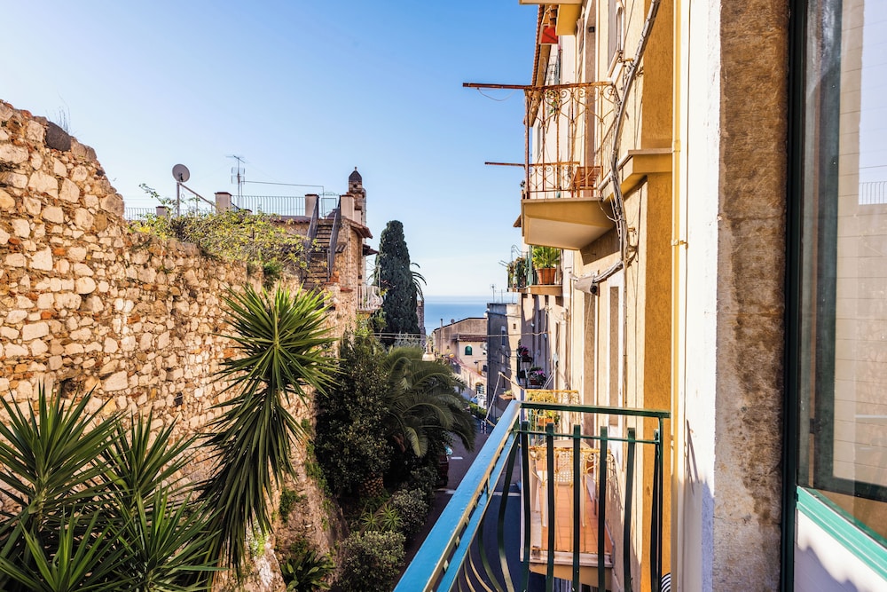 Studio, Balcony, Partial Sea View