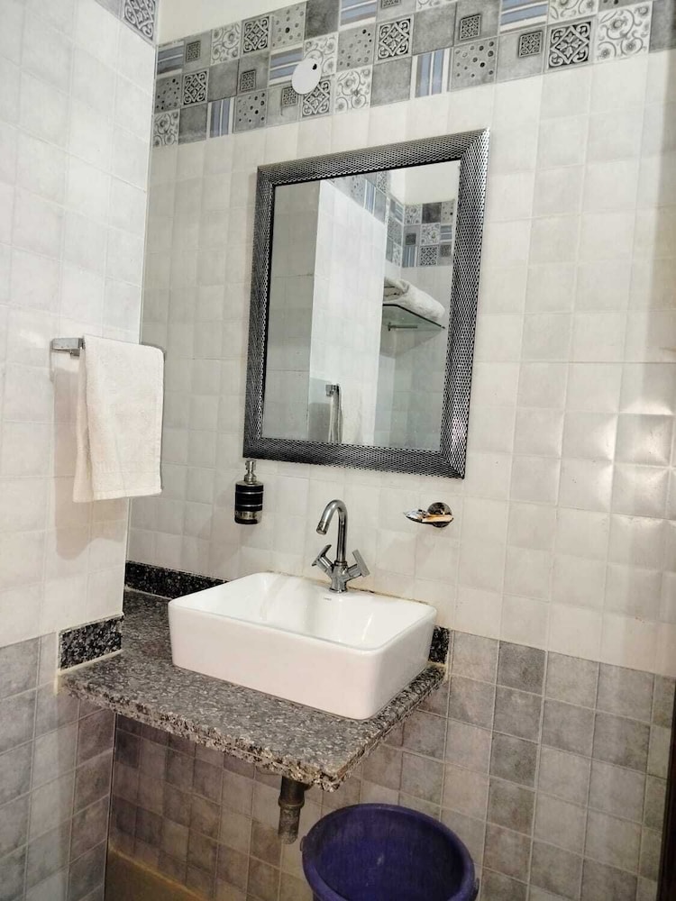 Deluxe Room - Photo 4