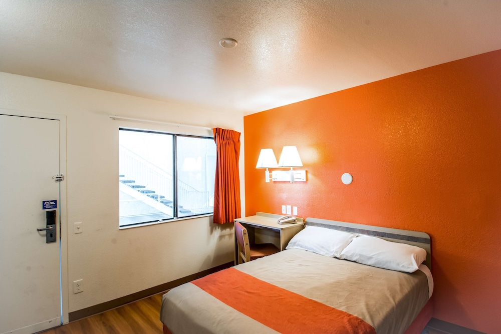 Standard Room, 1 Double Bed, Non Smoking photo 3
