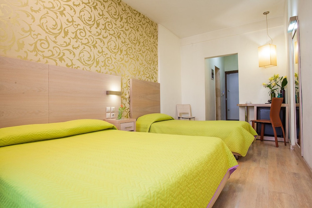 Standard Triple Room - Photo 2