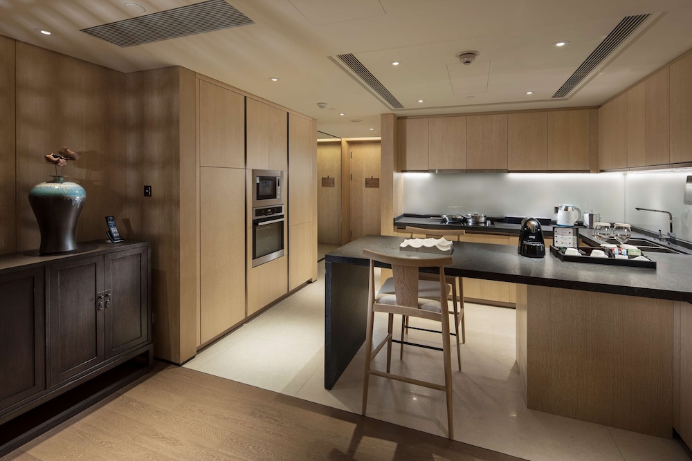 King One Bedroom Garden Apartment Nanhai Wing thumbnail 5