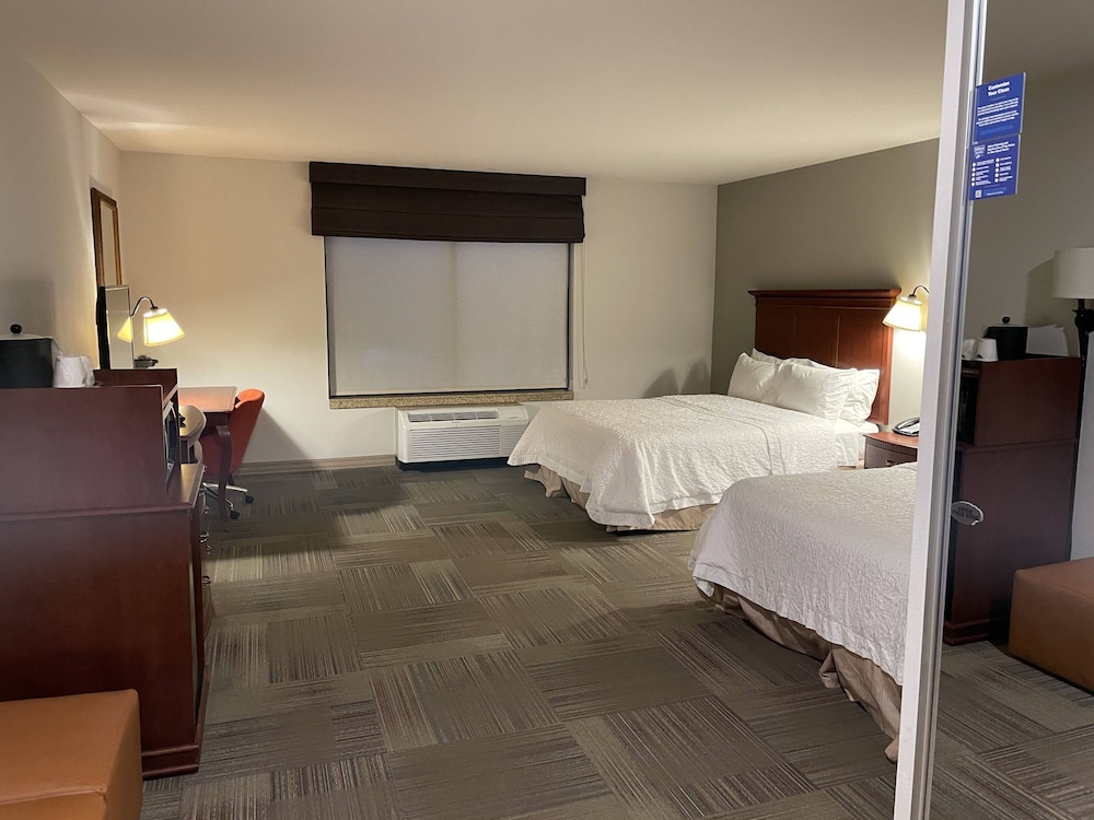 Room, 2 Queen Beds, Accessible, Non Smoking - Photo 5