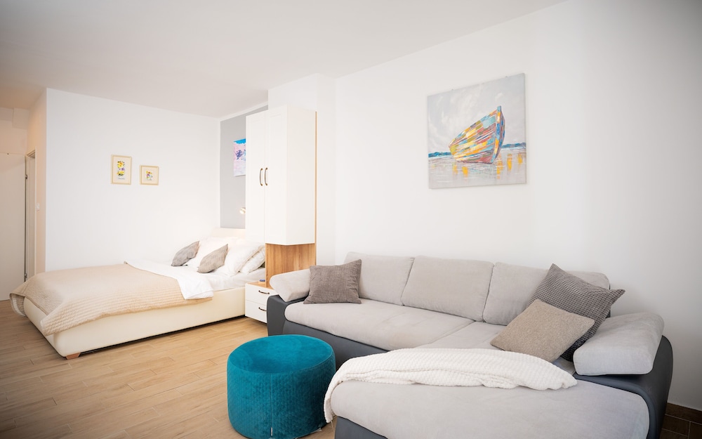Family Studio, Beachfront photo 1