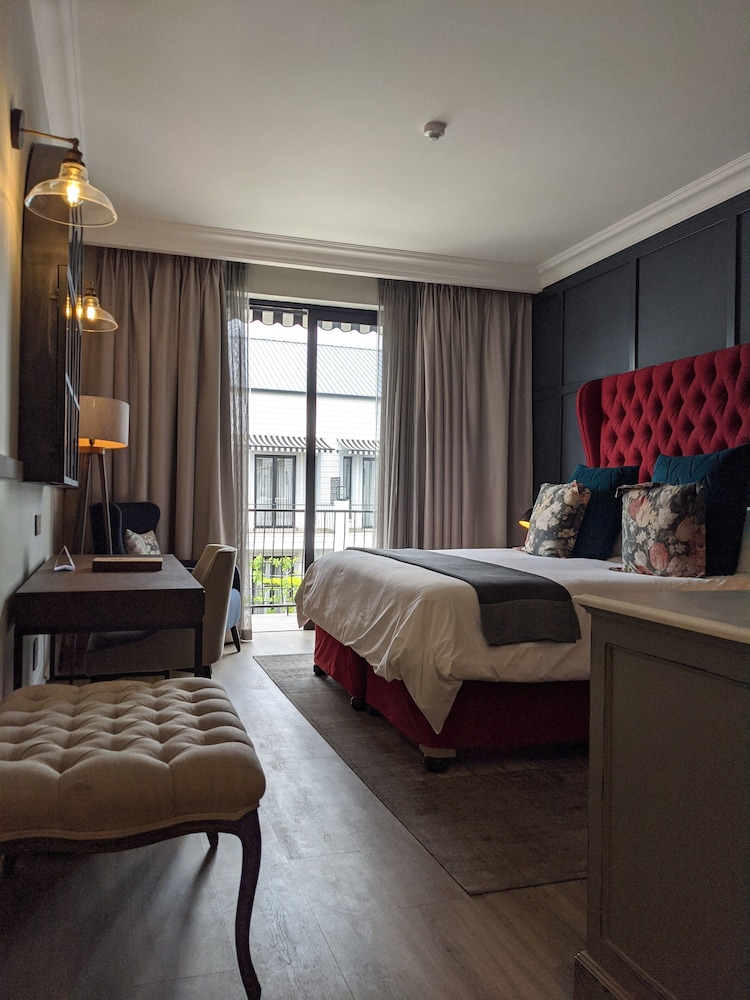 Deluxe Room (COURTYARD UPPER LEVEL)