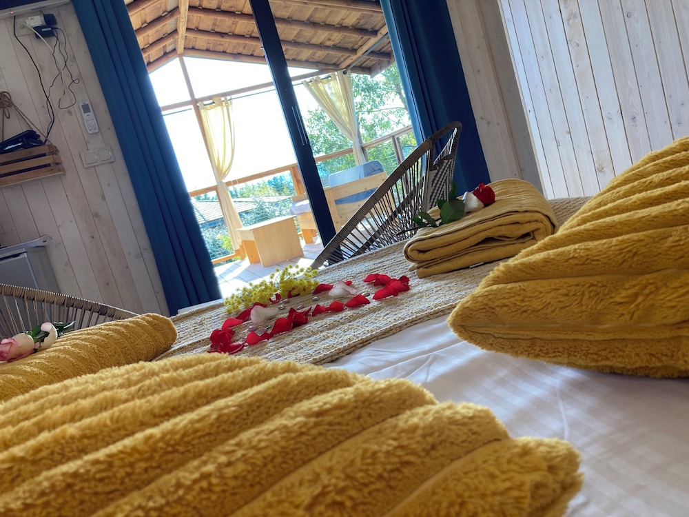 Romantic Cabin Cocooning Private Spa (Honey and Cotton Cabin) photo 3