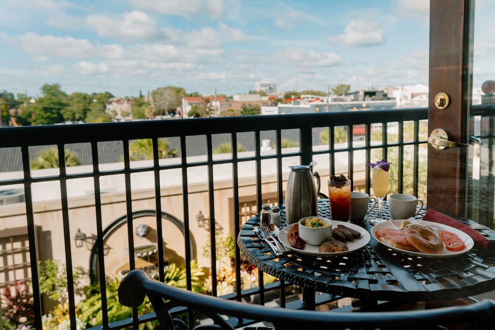 Suite, 1 King Bed, Balcony - Photo 4