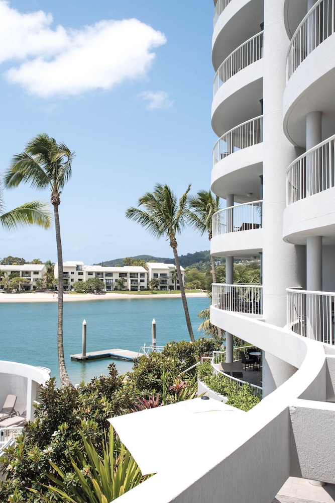 3 Bedroom Waterfront Luxury Apartment photo 2