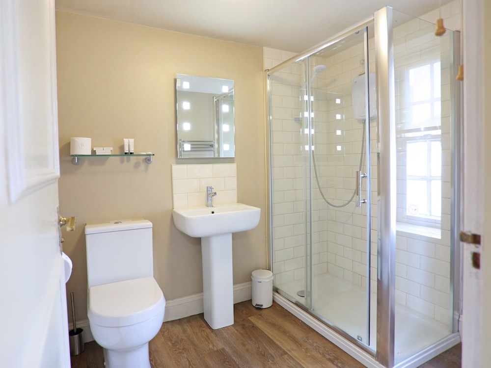 Double Room, Ensuite - Photo 5