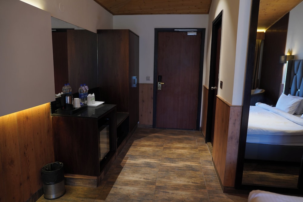 Deluxe Room Valley Facing photo 2