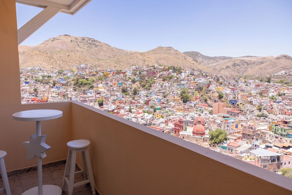 Superior Double Room, 1 King Bed, Balcony, City View photo 2