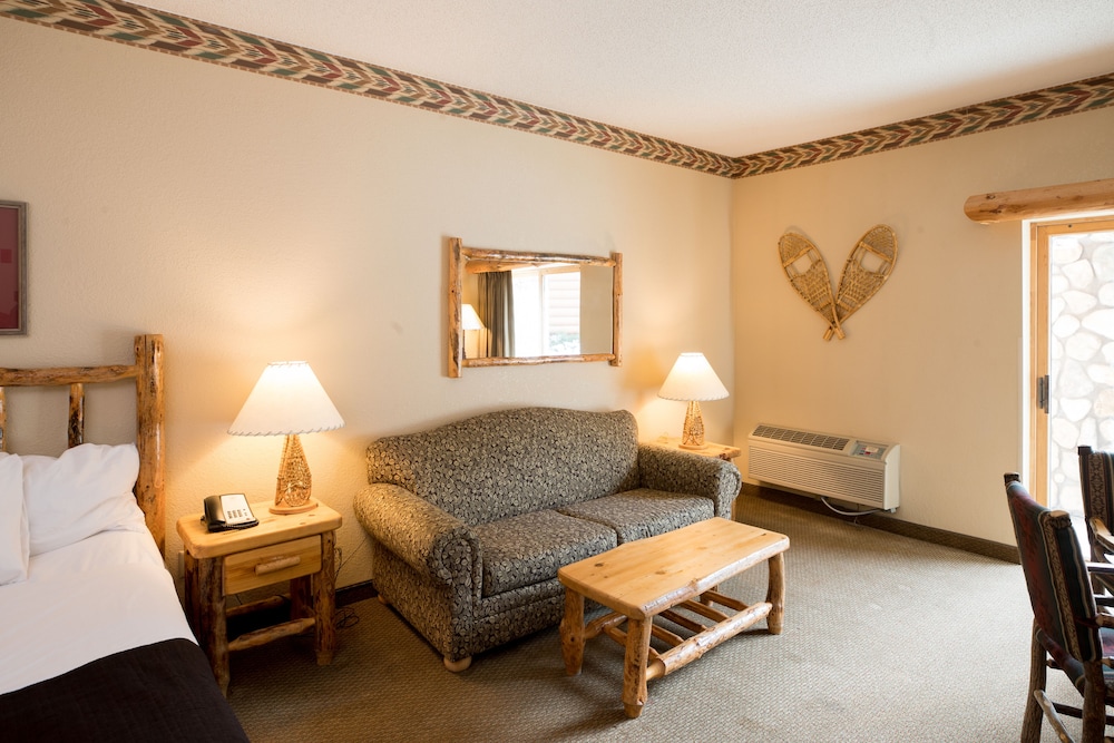 Double Queen Suite Accessible Tub - Water Park Included photo 2