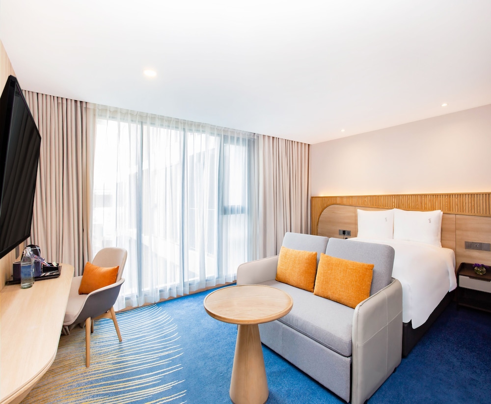 Suite, 1 Queen Bed, Kitchenette (Free Breakfast) photo 2