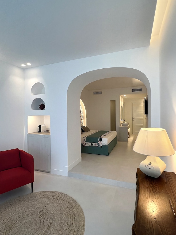Superior Suite, 1 King Bed, Non Smoking - Photo 21