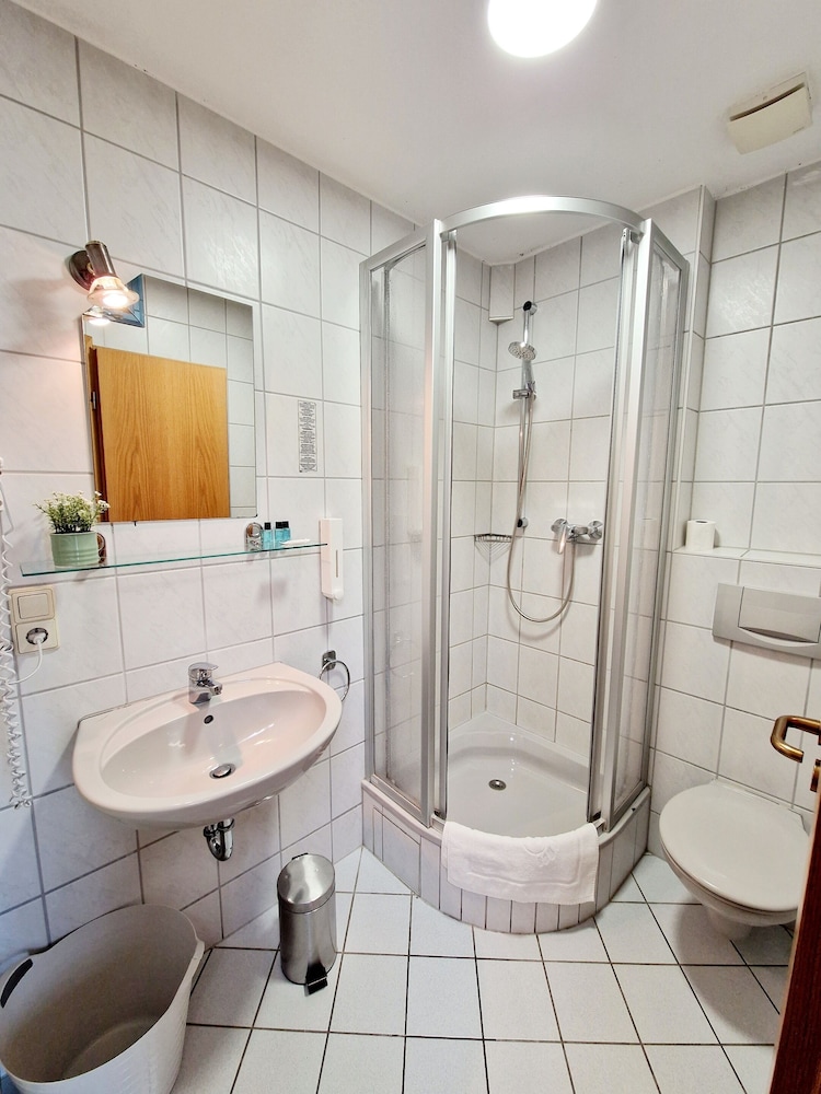 Triple Room, Private Bathroom - Photo 4