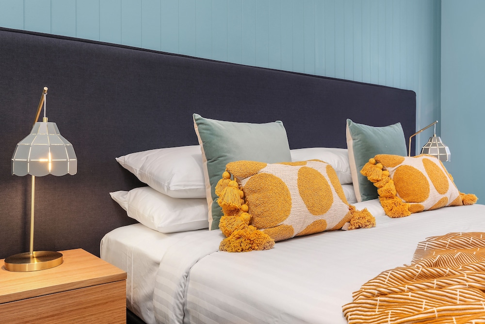 Bay Signature, 1 King Bed