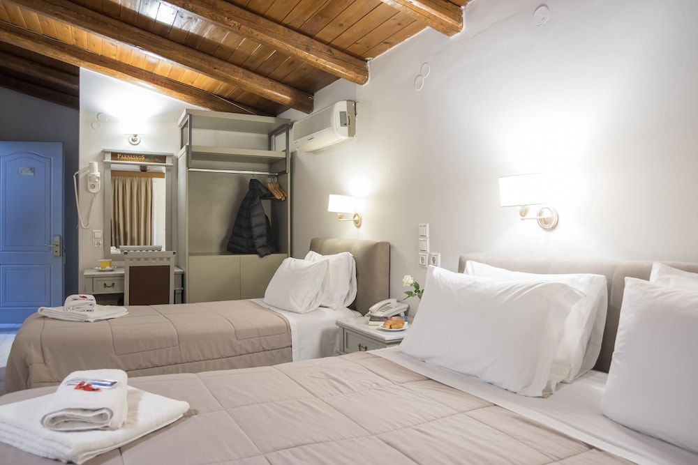 Super Triple Room with Balcony - Photo 6