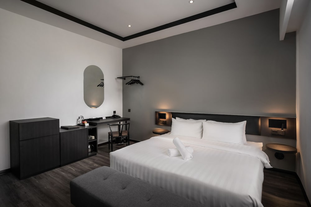 Deluxe Room - Photo 3