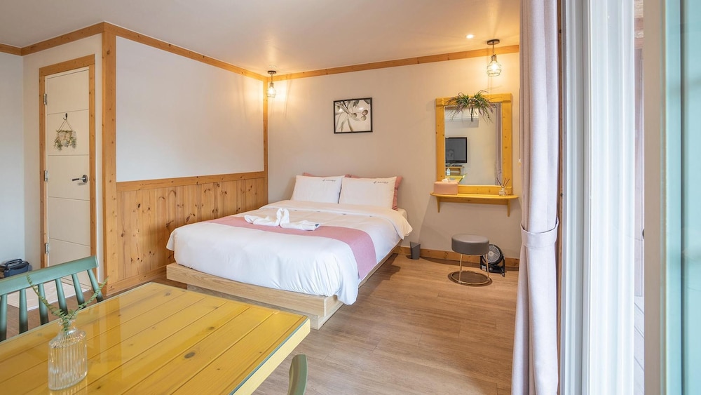 Basic Room, 1 Bedroom (206(with Pet,2nd floor)) - Photo 6