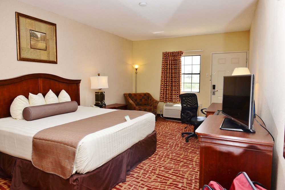 Deluxe Room, 1 King Bed, Non Smoking - Photo 3