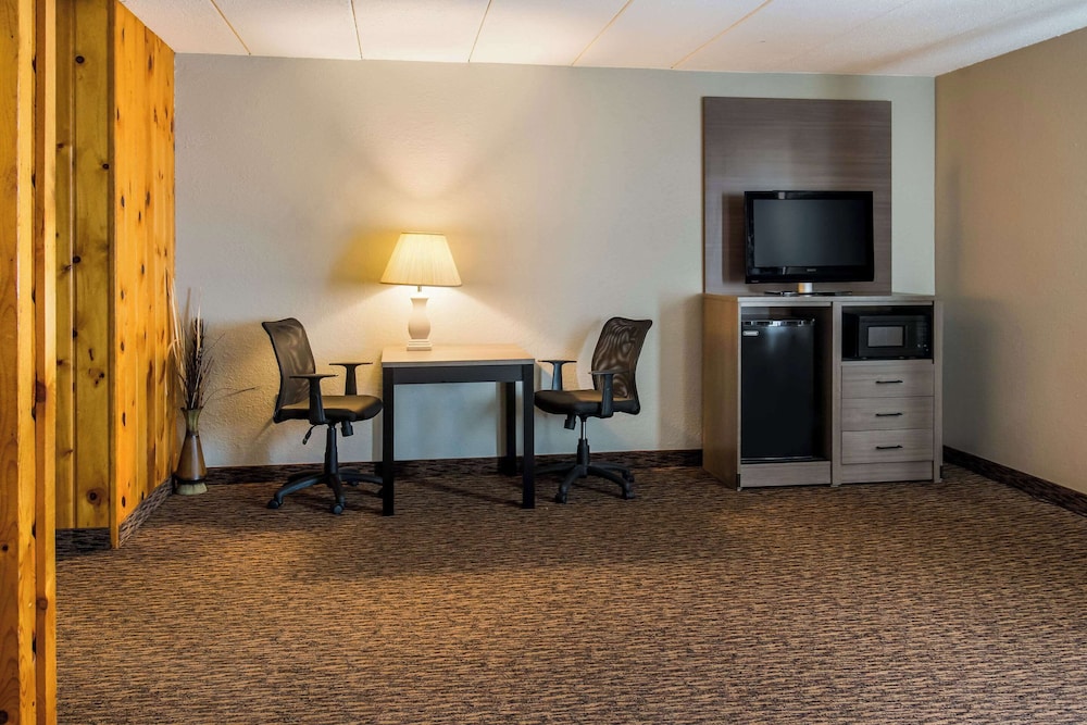 Suite, 1 King Bed, Non Smoking - Photo 7