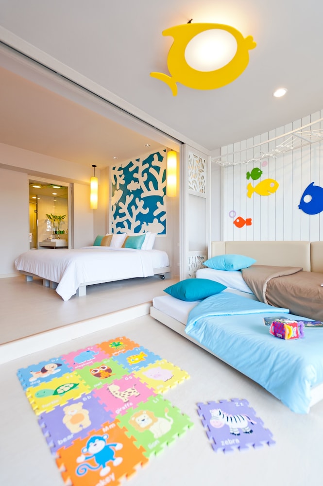 Family Room - Photo 4